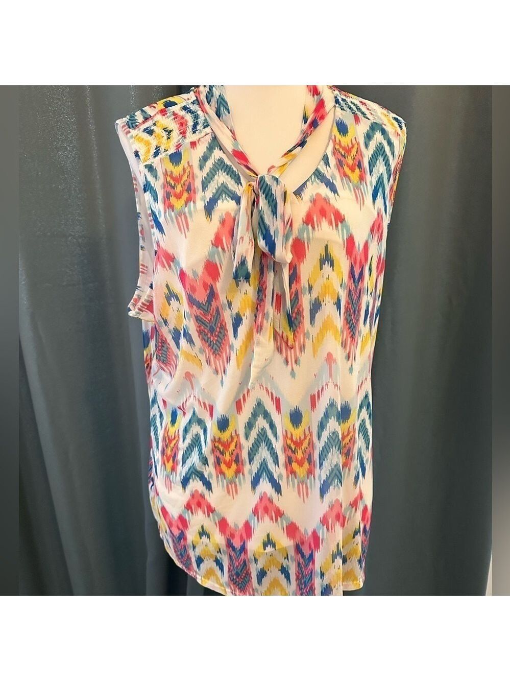 2X A Love Story pink, yellow, blue sleeveless blouse. 95% Polyester 5% Spandex